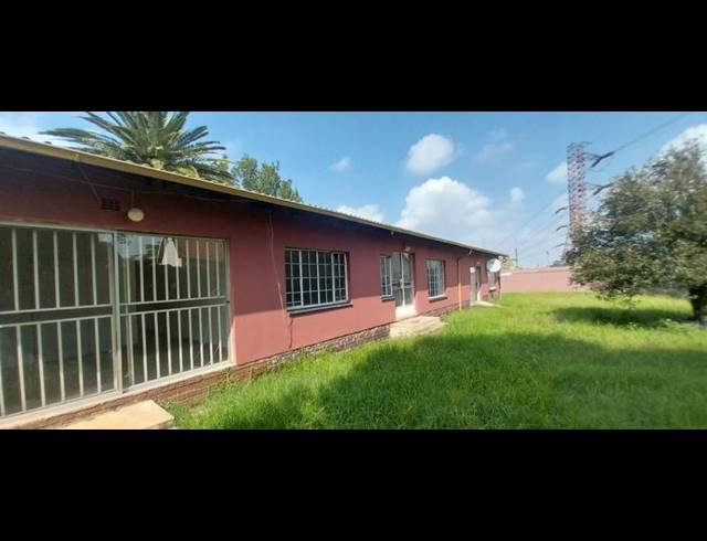 5 BEDROOM HOUSE FOR SALE IN SIMMERFIELD